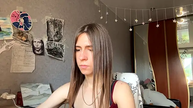 ZaraGuyette live cam on StripChat