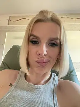 Lana_kitty__ webcam
