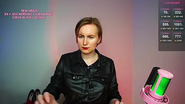 KinkyMissCherry webcam