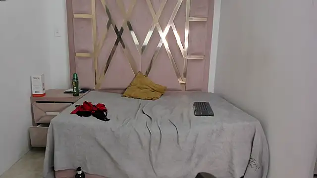 Kattyasm live cam on StripChat