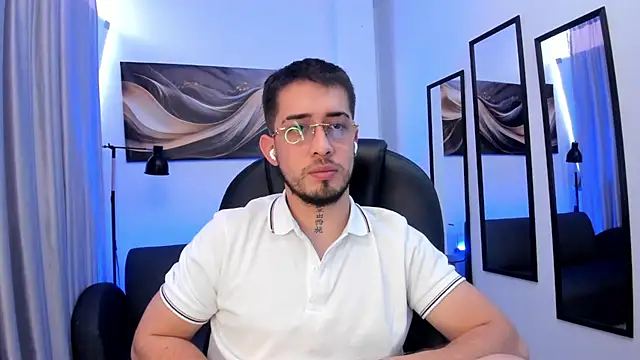 Tommas_Jhonson live cam on StripChat