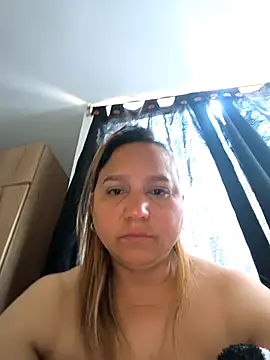 LauraReeves webcam