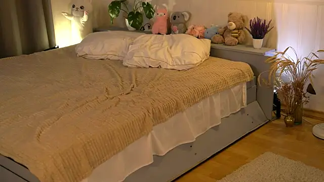 Sarah_rude live cam on StripChat