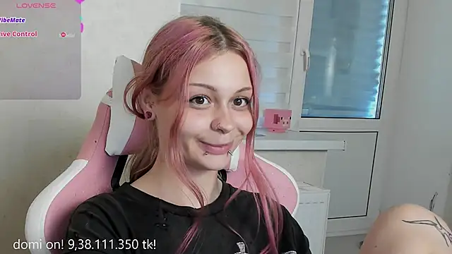 MelonyEmo webcam