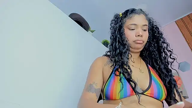 EllyBloom webcam