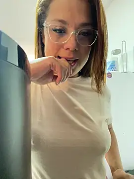 Pretty__Milf webcam