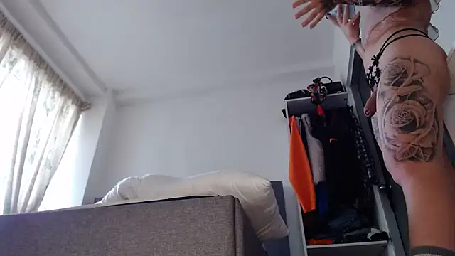 saara_johnson496 webcam