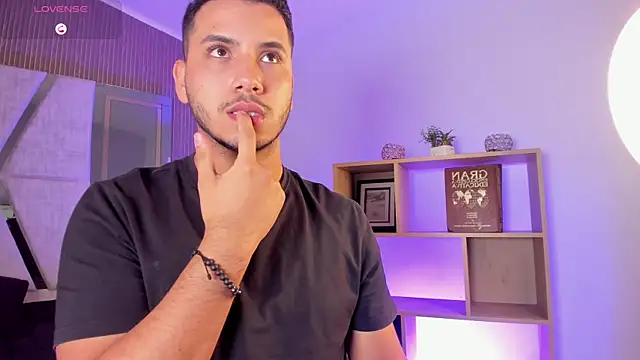 Axel_grey_