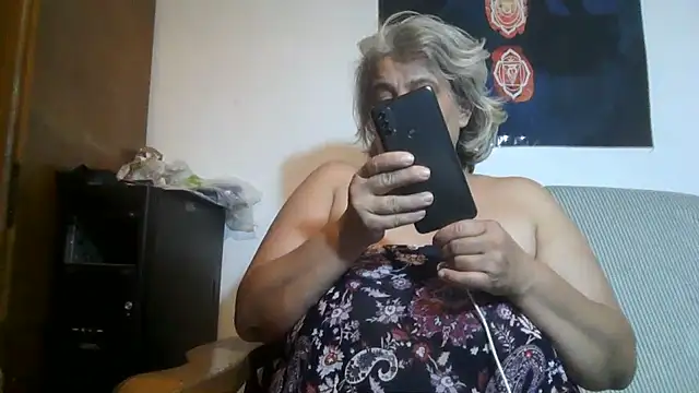 ExquisiteMature live cam on StripChat
