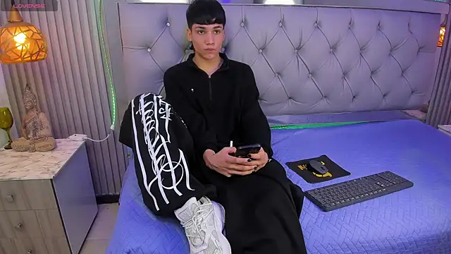 samblack_ (M twink) - .