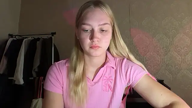 blondegirl2026 webcam