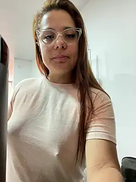 Pretty__Milf webcam