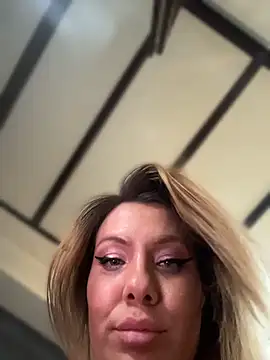 KrisKkiki webcam