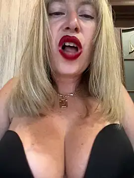 Kittenforyou live cam on StripChat