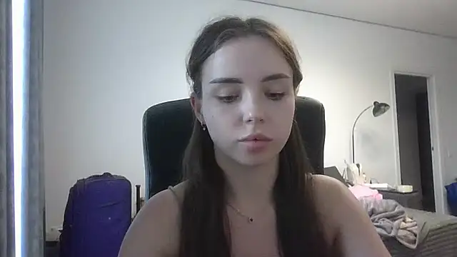 EmilliaMils live cam on StripChat