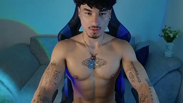 Thomas_Fit1 live cam on StripChat