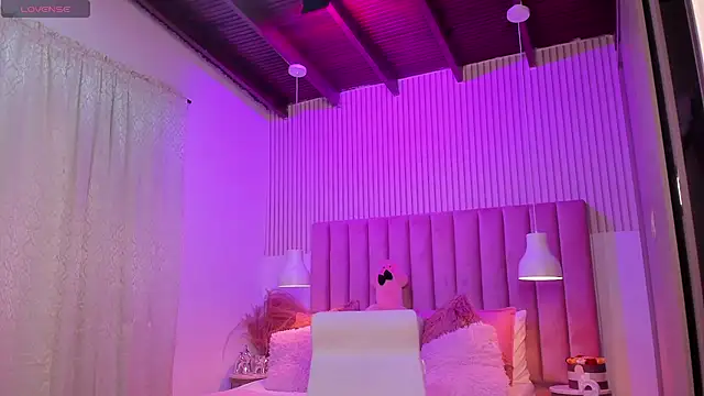 ScarlettDreamss7 live cam on StripChat