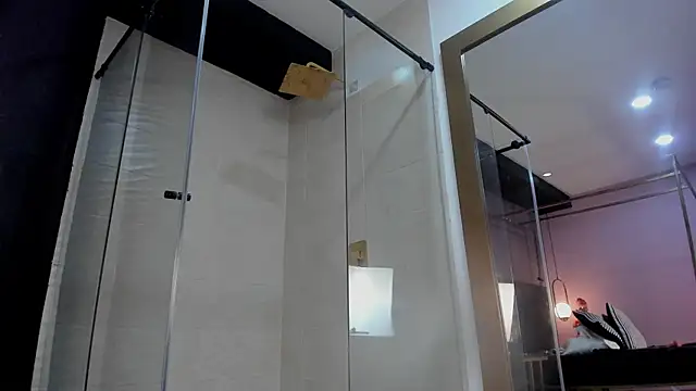 lilyth_bloom webcam