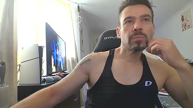 MagnumOpus2105 webcam