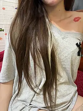 Quynhbabysexy live cam on StripChat