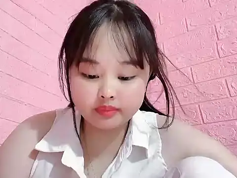 Nhungnhung88 webcam