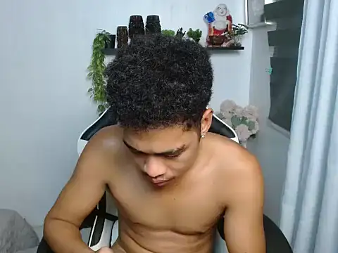 curlyasian_njxx webcam