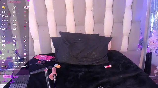 IsaDiiaz live cam on StripChat