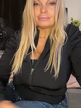 DivaVonTease webcam
