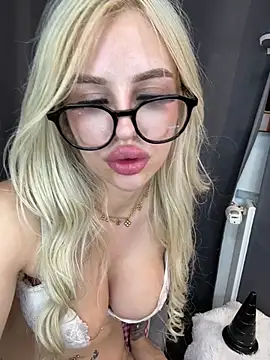 Steffi_Snowbunny live cam on StripChat