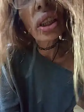 FrozenWaffle live cam on StripChat