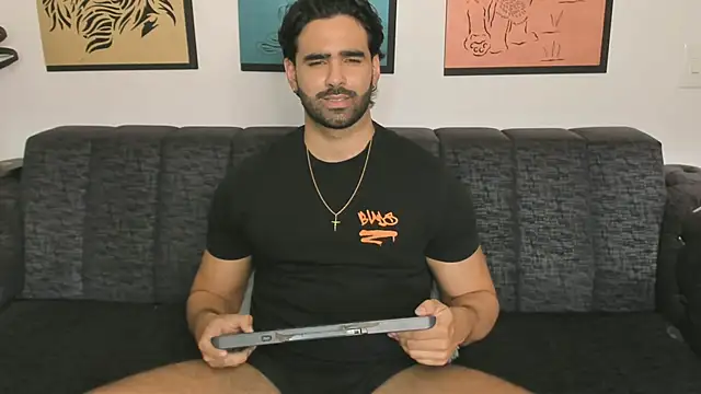 brad_martin (M young) - NAKED AND HARD DICK