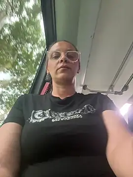eli5566 (F milf) - Boobs public