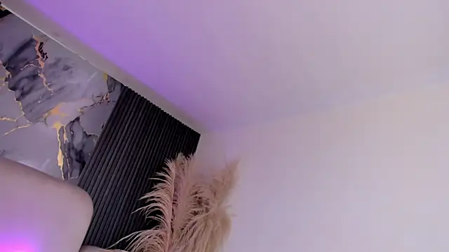 CarolineFyre webcam