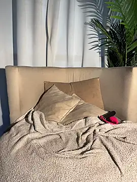 miafoxie_ (F young) - SHOW BOOBS WHILE RUB MY PUSSY