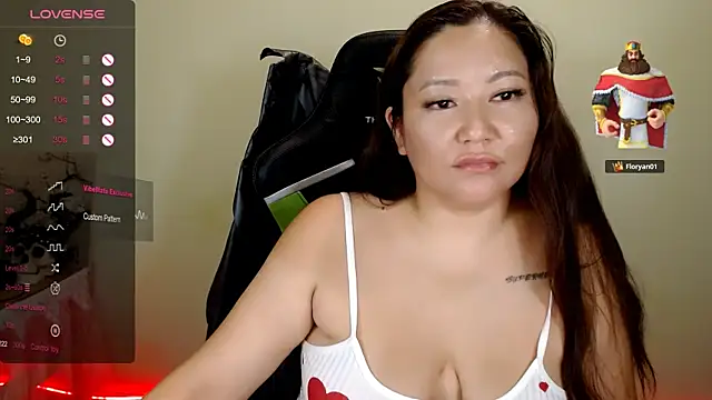 LisaAsianFlower live cam on StripChat