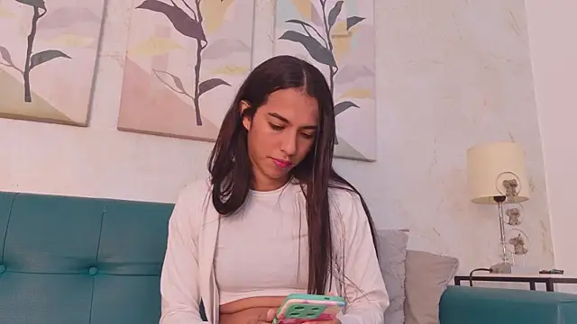 emily_gaviria1 live cam on StripChat