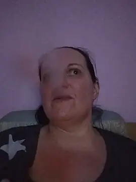BustyLadyAlma webcam