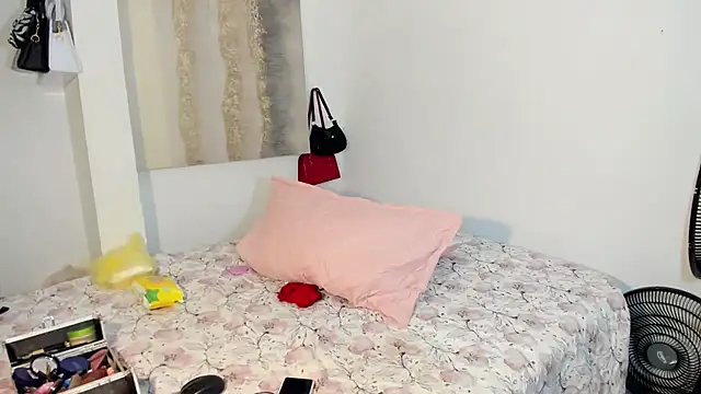 Modella: HUGE_BLACKCOCK
