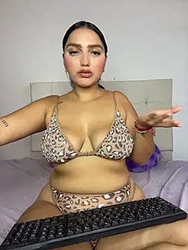 Mia_em live cam on StripChat