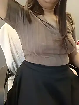 YourNickyy live cam on StripChat