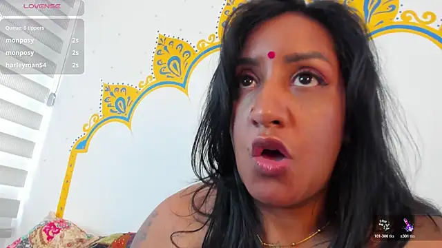LadyNahir live webcam show
