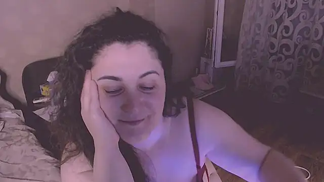 SoftLia live cam on StripChat