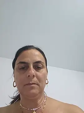 isabellecraft (F milf) - Lets play nacked in public
