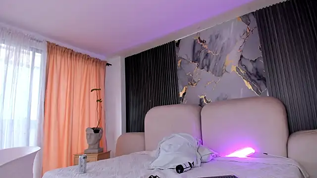 CarolineFyre webcam