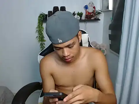 curlyasian_njxx webcam