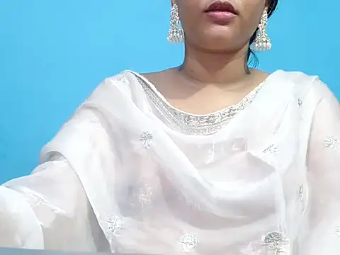 Adhiti_1 live cam on StripChat