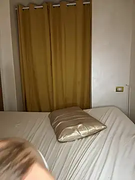 EliseAfterDark live cam on StripChat