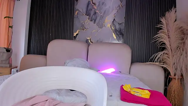 CarolineFyre webcam
