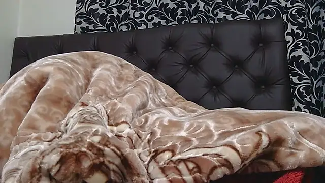 sluttylaura21 webcam