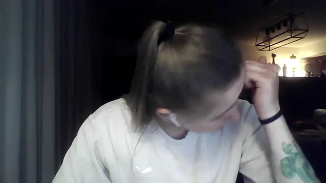 LeaWetGirl webcam